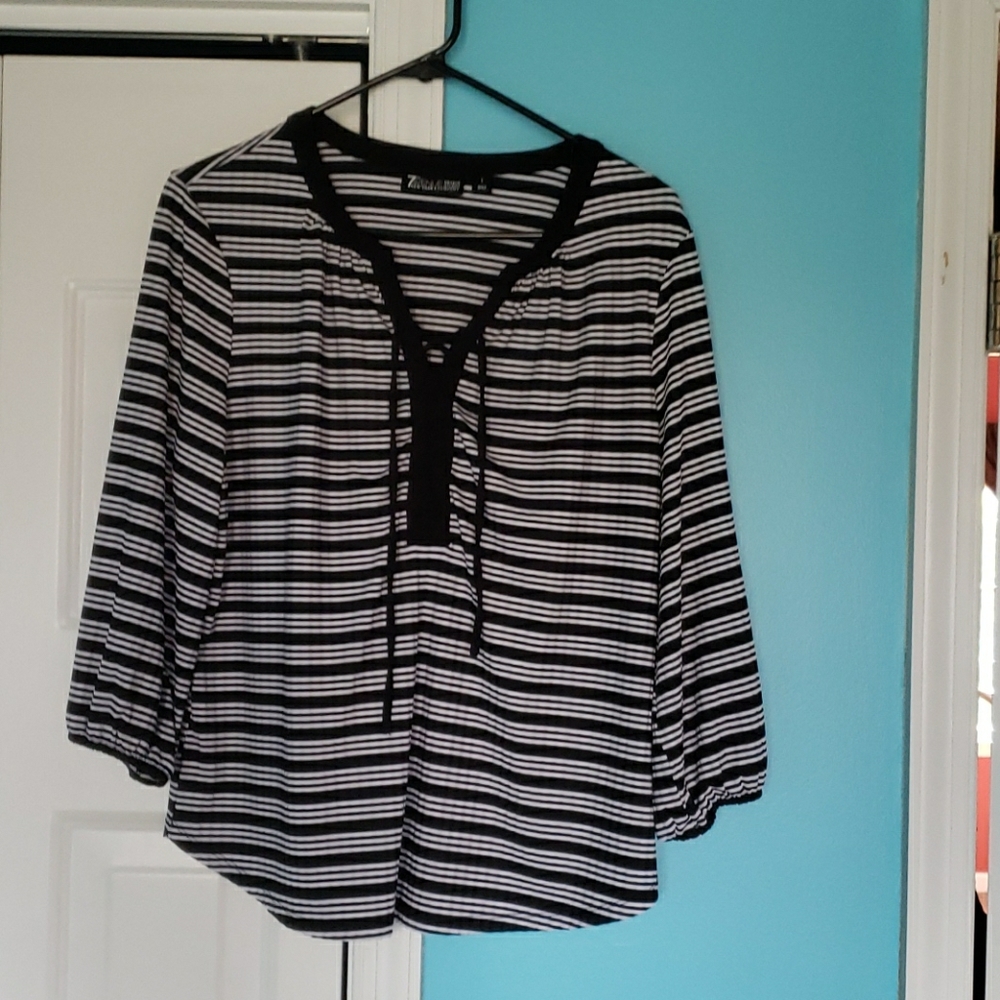 Womens bulk and white 3/4 length blouse